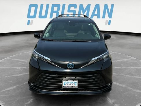 Used 2025 Toyota Sienna XLE w/ XLE Plus Package AWD/4WD image 9