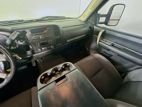 Used 2009 GMC Sierra 2500 SLE w/ Convenience Package image 11