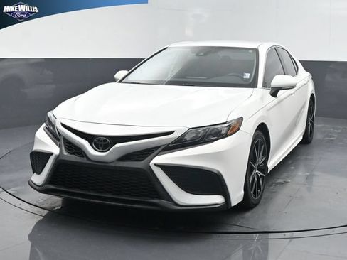 Used 2022 Toyota Camry SE FWD image 3