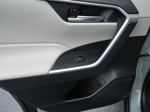 Used 2022 Toyota RAV4 XLE FWD image 20