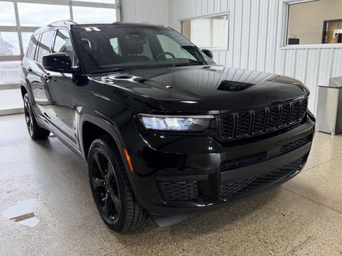 Used 2023 Jeep Grand Cherokee L Laredo image 8