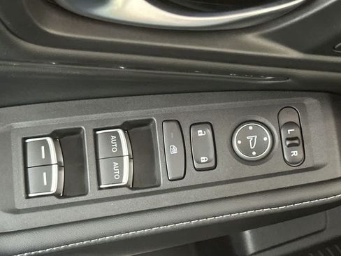 Used 2025 Honda Accord Sport image 25