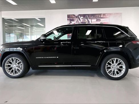 Used 2022 Jeep Grand Cherokee Summit AWD/4WD image 3