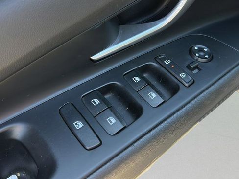 Certified 2025 Hyundai Elantra SE image 10