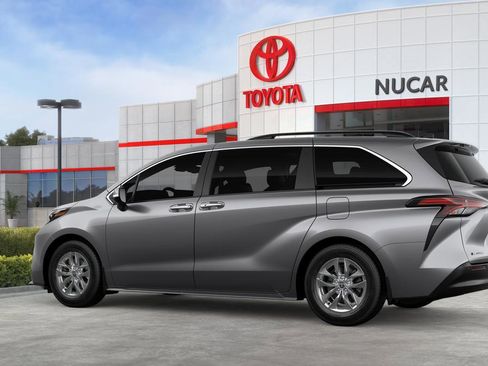 New 2026 Toyota Sienna XLE image 5