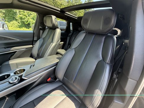 Used 2024 Cadillac Lyriq Sport AWD/4WD image 31