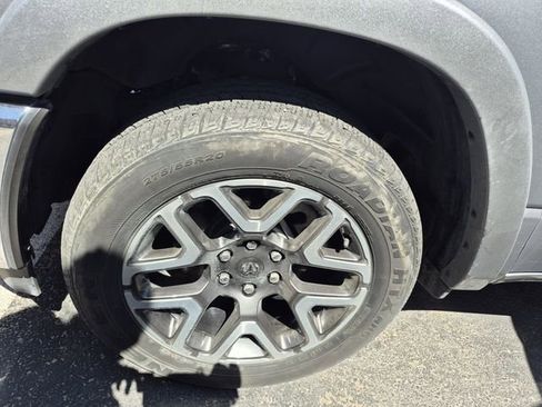 Used 2025 RAM 1500 Laramie AWD/4WD image 6