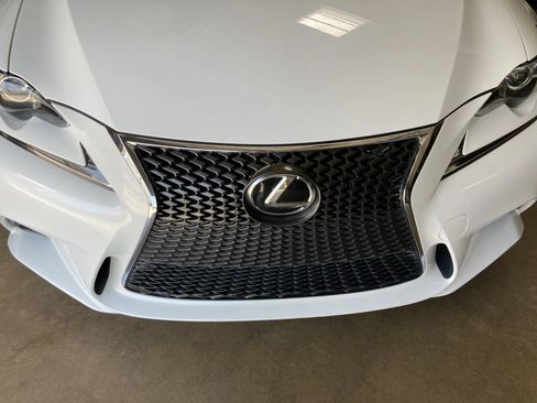 Used 2016 Lexus IS 200t w/ F Sport Package RWD image 10