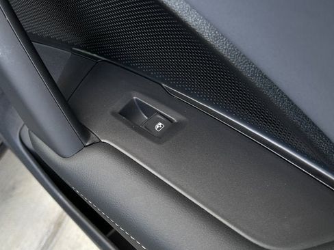 New 2025 Volkswagen Tiguan SE image 19