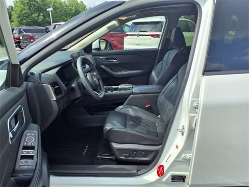 Certified 2024 Nissan Rogue Platinum w/ Platinum Premium Package image 4