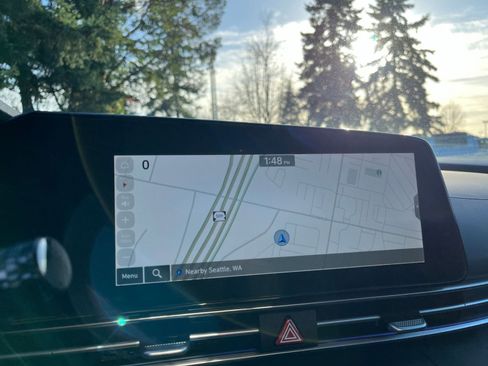 Used 2025 Hyundai Elantra SEL image 21