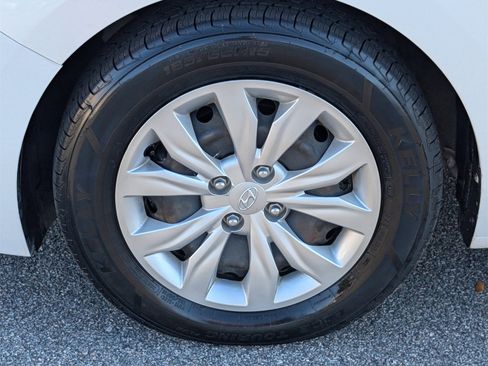 Used 2020 Hyundai Accent SE image 13