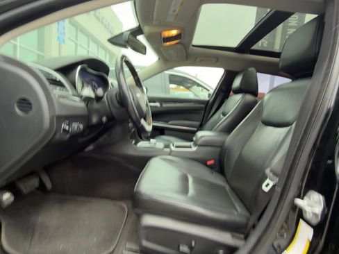 Used 2016 Chrysler 300 C RWD image 7