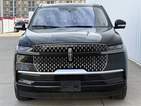 Used 2025 Lincoln Navigator Reserve image 6