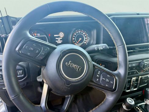 Used 2024 Jeep Gladiator Sport AWD/4WD image 15