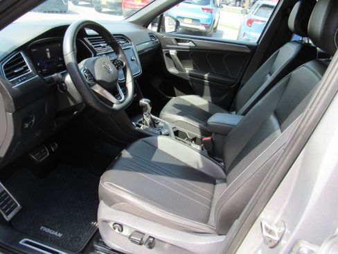 Used 2022 Volkswagen Tiguan SE R-Line AWD/4WD image 13