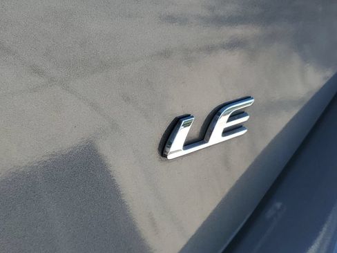 Used 2017 Toyota Corolla LE FWD image 8