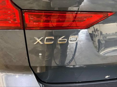 Certified 2024 Volvo XC60 B5 Core AWD/4WD image 11