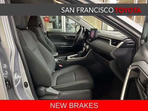 Used 2021 Toyota RAV4 LE image 18