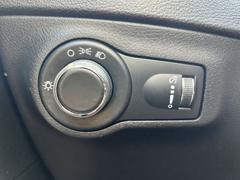 Used 2019 Jeep Compass Sport w/ Tech Group image 17