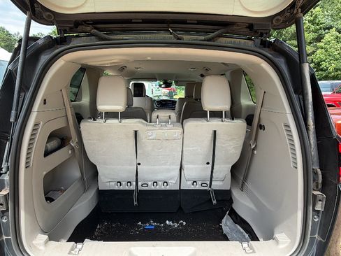 Used 2021 Chrysler Pacifica Touring-L FWD image 12