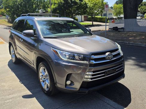 Used 2018 Toyota Highlander Limited AWD/4WD image 3