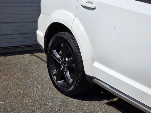 Used 2019 Dodge Journey Crossroad w/ Nav & Sun Group FWD image 17