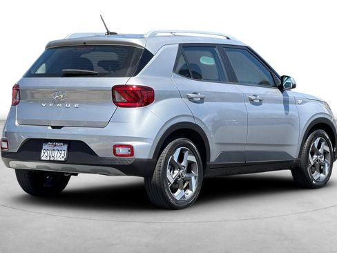 Used 2025 Hyundai Venue SEL FWD image 6