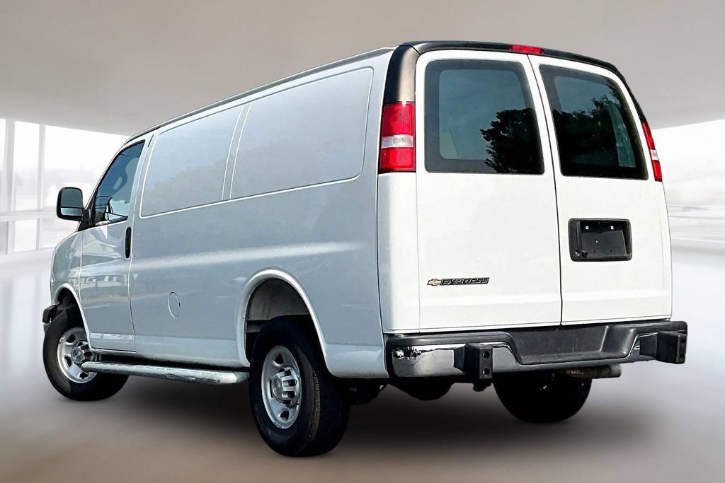 Used 2025 Chevrolet Express 2500 w/ Driver Convenience Package RWD image 4