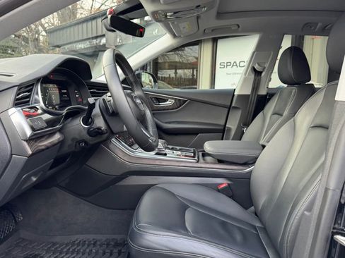 Used 2022 Audi Q8 Premium w/ Convenience Package image 9