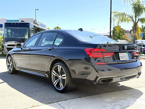 Used 2019 BMW 740i w/ M Sport Package RWD image 8