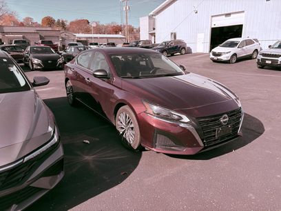 Used 2024 Nissan Altima 2.5 SV