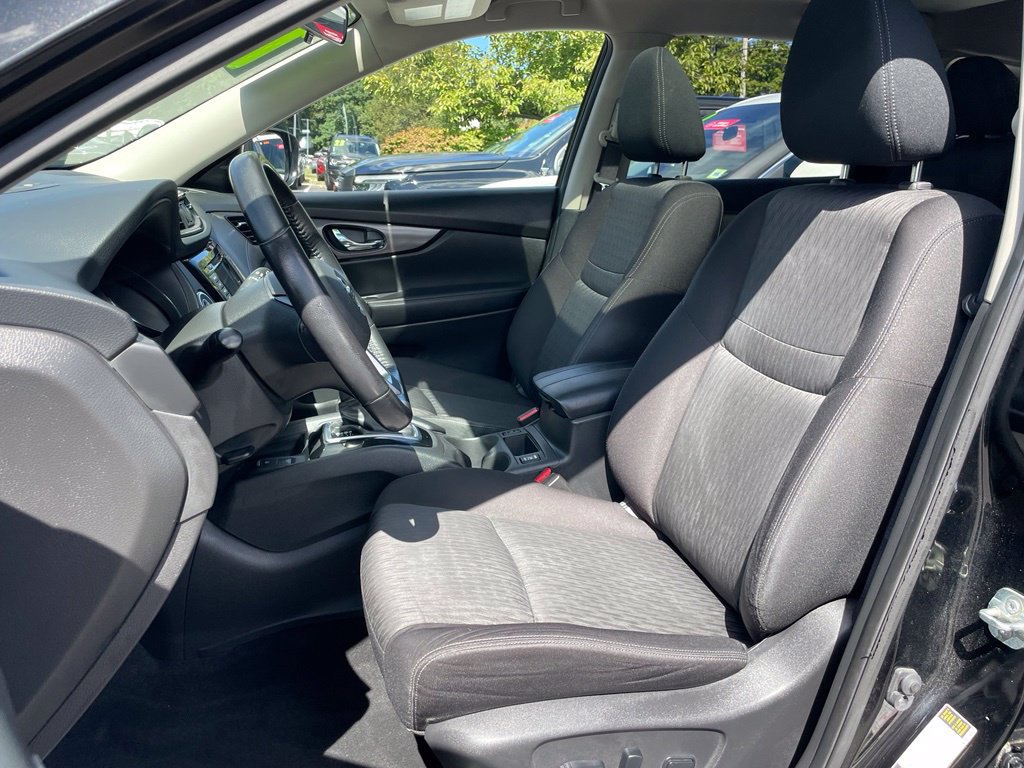 Used 2019 Nissan Rogue SV w/ Sun & Sound Touring Package AWD/4WD image 7