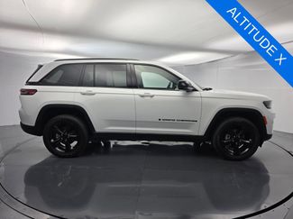 Used 2023 Jeep Grand Cherokee Altitude AWD/4WD video 3
