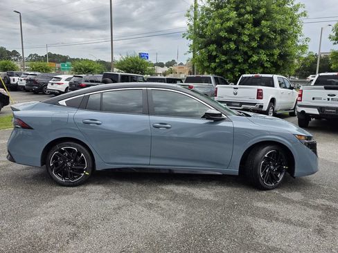 New 2026 Nissan Sentra SR w/ Floor Mat Package FWD image 33