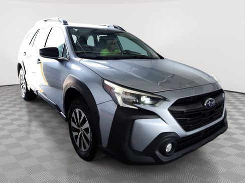 Used 2023 Subaru Outback Premium AWD/4WD image 2