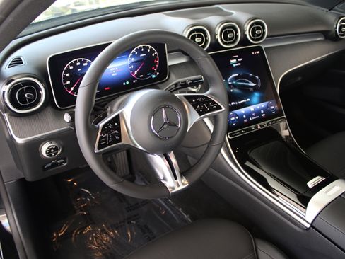 Used 2025 Mercedes-Benz C 300 Sedan image 5