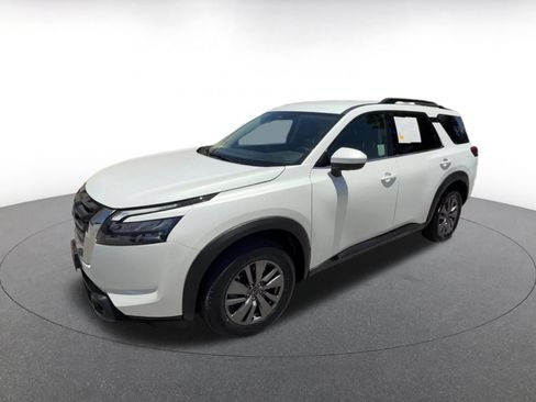 Used 2025 Nissan Pathfinder SV FWD image 8