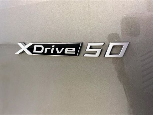 Used 2024 BMW iX xDrive50 w/ Premium Package AWD/4WD image 9