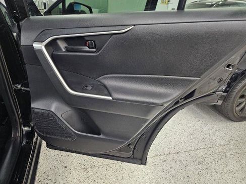 Used 2021 Toyota RAV4 LE image 28