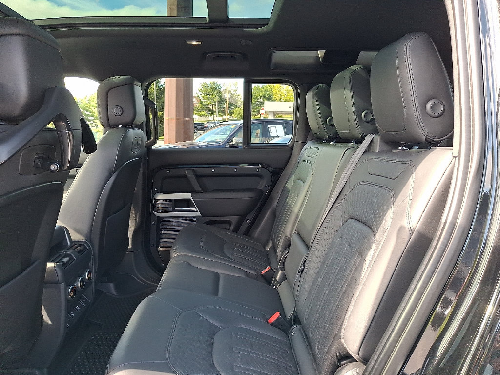 Used 2022 Land Rover Defender 110 XS Edition AWD/4WD image 11