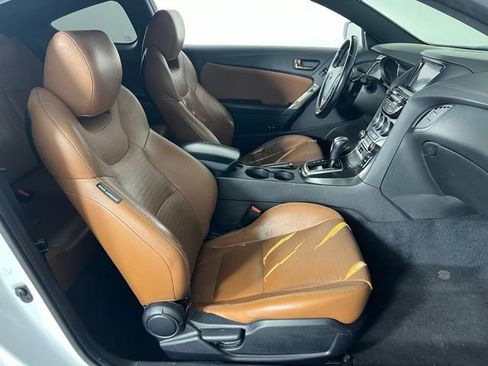 Used 2015 Hyundai Genesis 3.8 RWD image 9