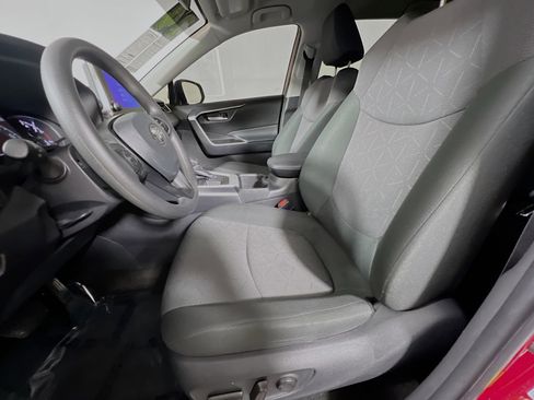 Used 2024 Toyota RAV4 XLE FWD image 15