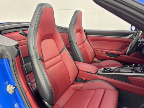 Used 2025 Porsche 911 Carrera image 39