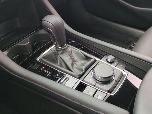 New 2026 MAZDA MAZDA3 Hatchback w/Premium Plus Pkg image 33