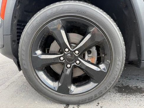 Used 2022 Jeep Grand Cherokee L Laredo image 27