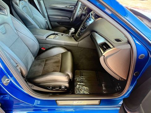 Used 2018 Cadillac CTS V w/ Luxury Package RWD image 55