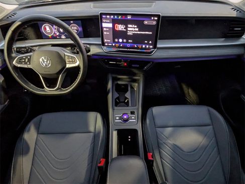 Used 2025 Volkswagen Tiguan SE image 15
