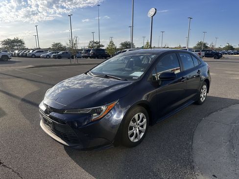 Used 2025 Toyota Corolla LE FWD image 2