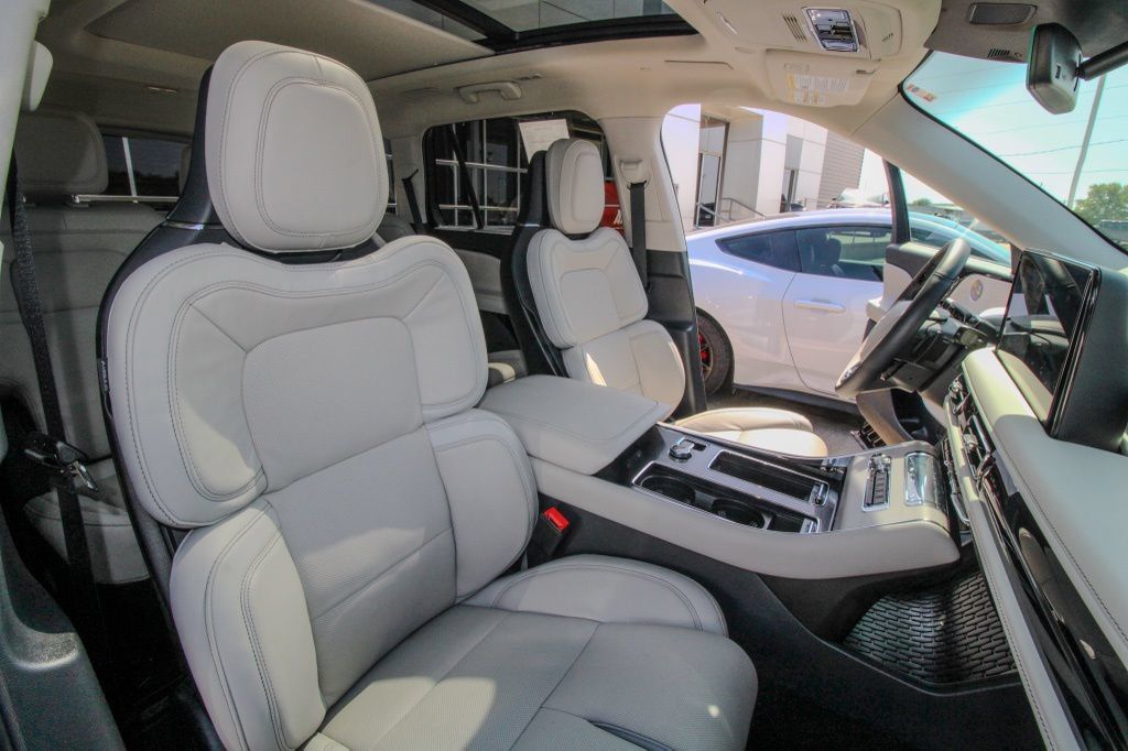 Used 2025 Lincoln Aviator Reserve w/ Equipment Group 201A AWD/4WD image 19